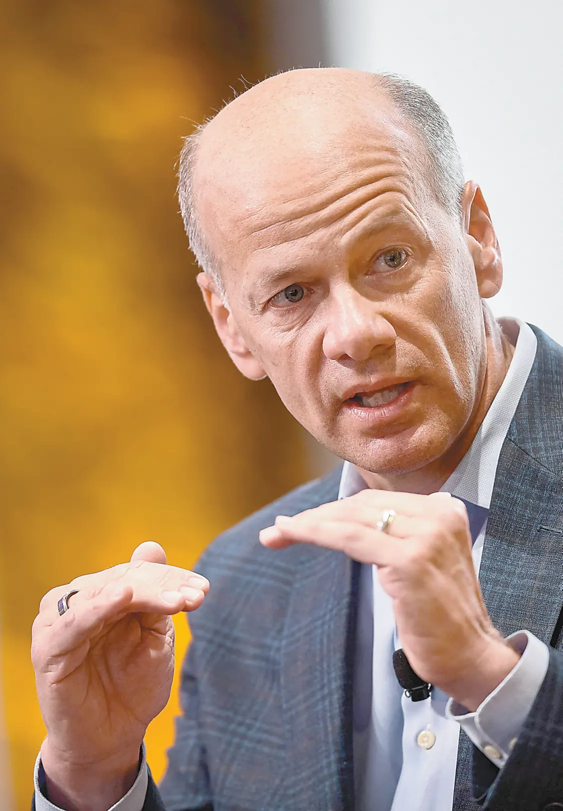 壹葡ONEBETS娛樂城：聚焦科技引來關注 提前套現受到質疑 矽穀銀行在他手中墜落